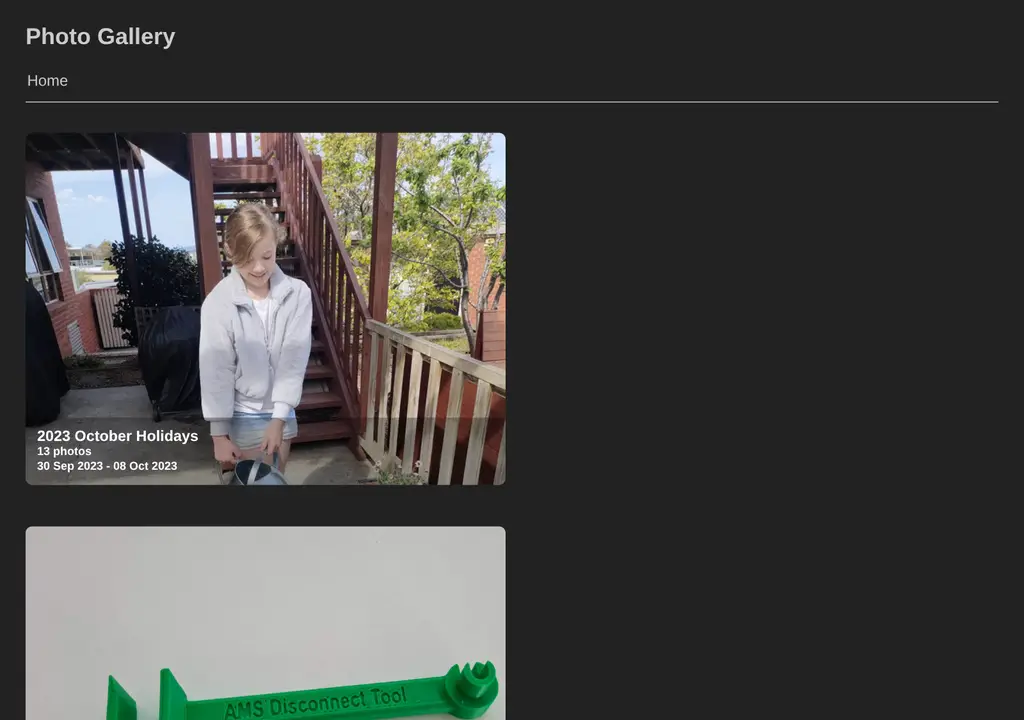 Screenshot of the Fuzzwah photo gallery website